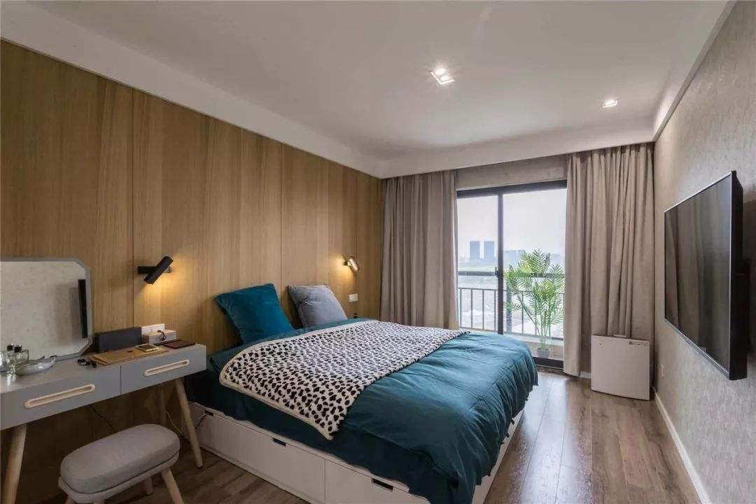 卧室空间小衣服怎么收纳,卧室很小衣服没地方放怎么办