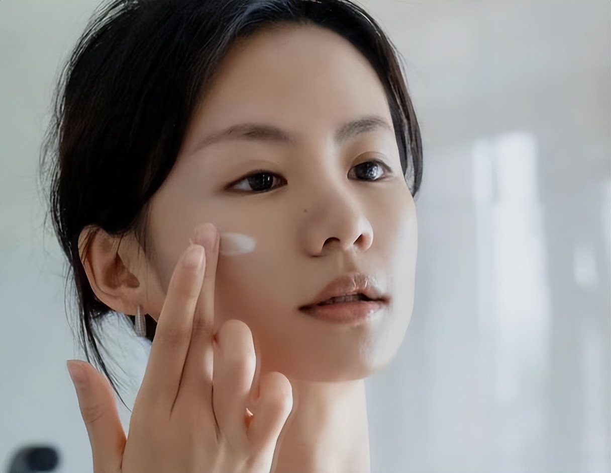 女性洗完澡身上酸臭,女性为什么会有异味用什么药