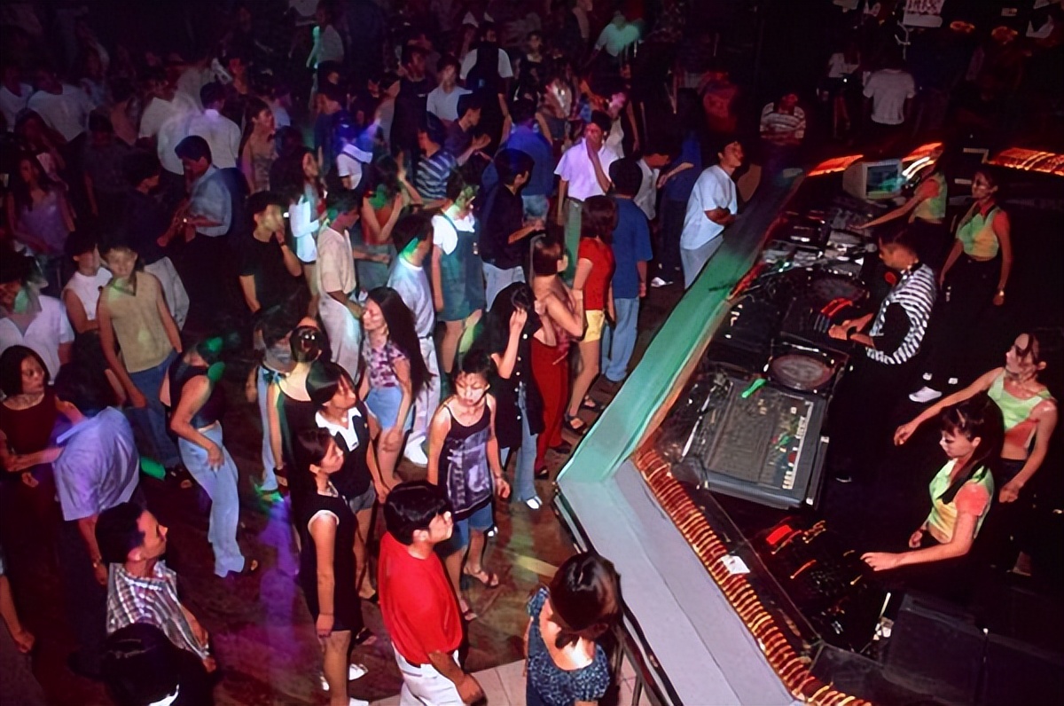 黑老大女人被欺负后续,九零后女黑老大被抓