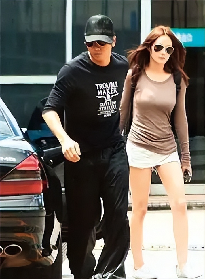 张馨予晒出老公何捷照片帅气迷人,张馨予和老公何捷婚后齐露面