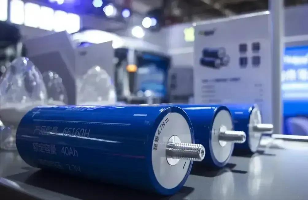 日本电车续航超5000公里,充一次电能跑500km的电车