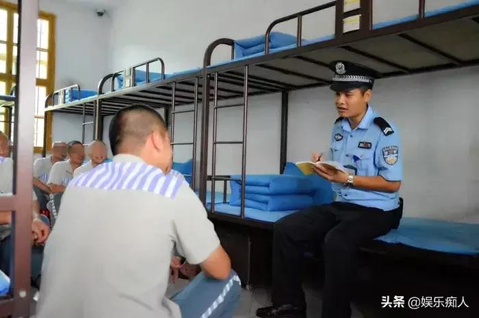 狱警与服刑人员家属联系规定要求,在监狱服刑能和狱警处好关系吗