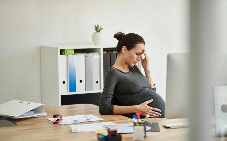 女子刚签完合同就怀孕,老板吓的连夜注销公司,女子:老板玩不起
