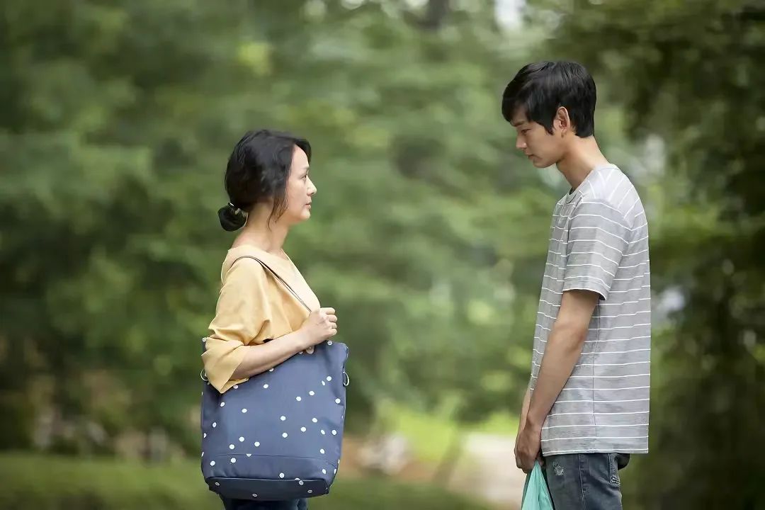 受控于父母的成年人