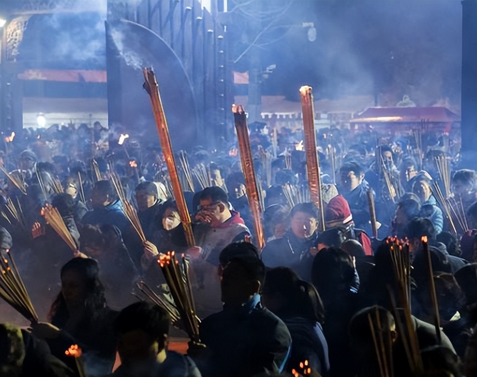 烧香为何一定是三根,烧香为何只烧3根每根寓意都不同