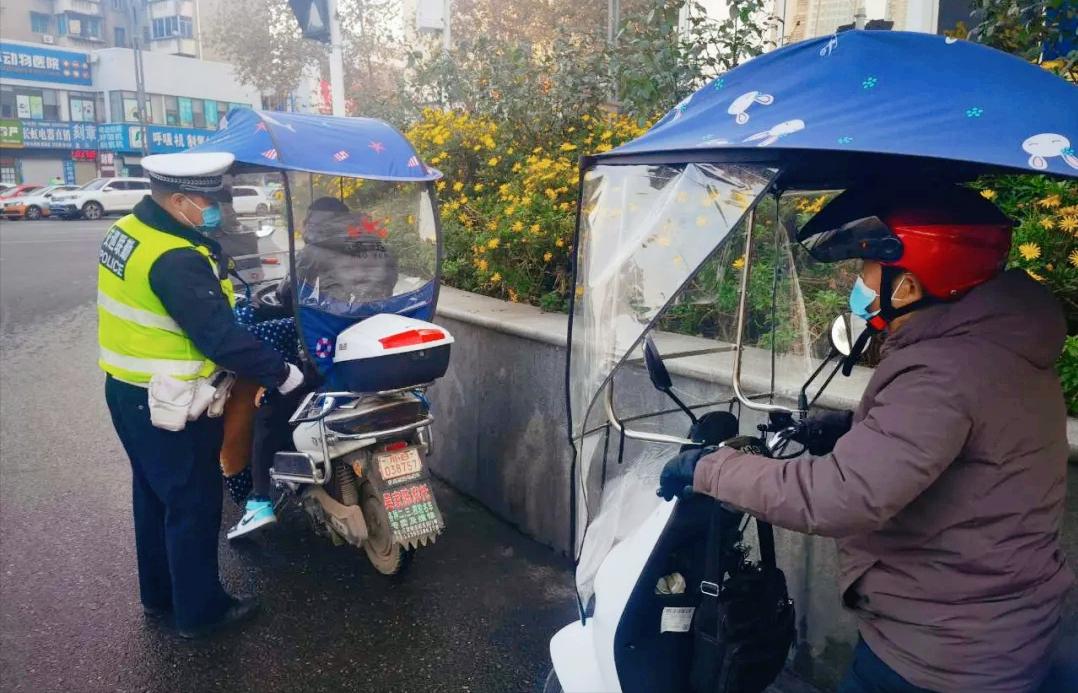 电动四轮车驾驶证年龄限制,电动车驾照怎样考