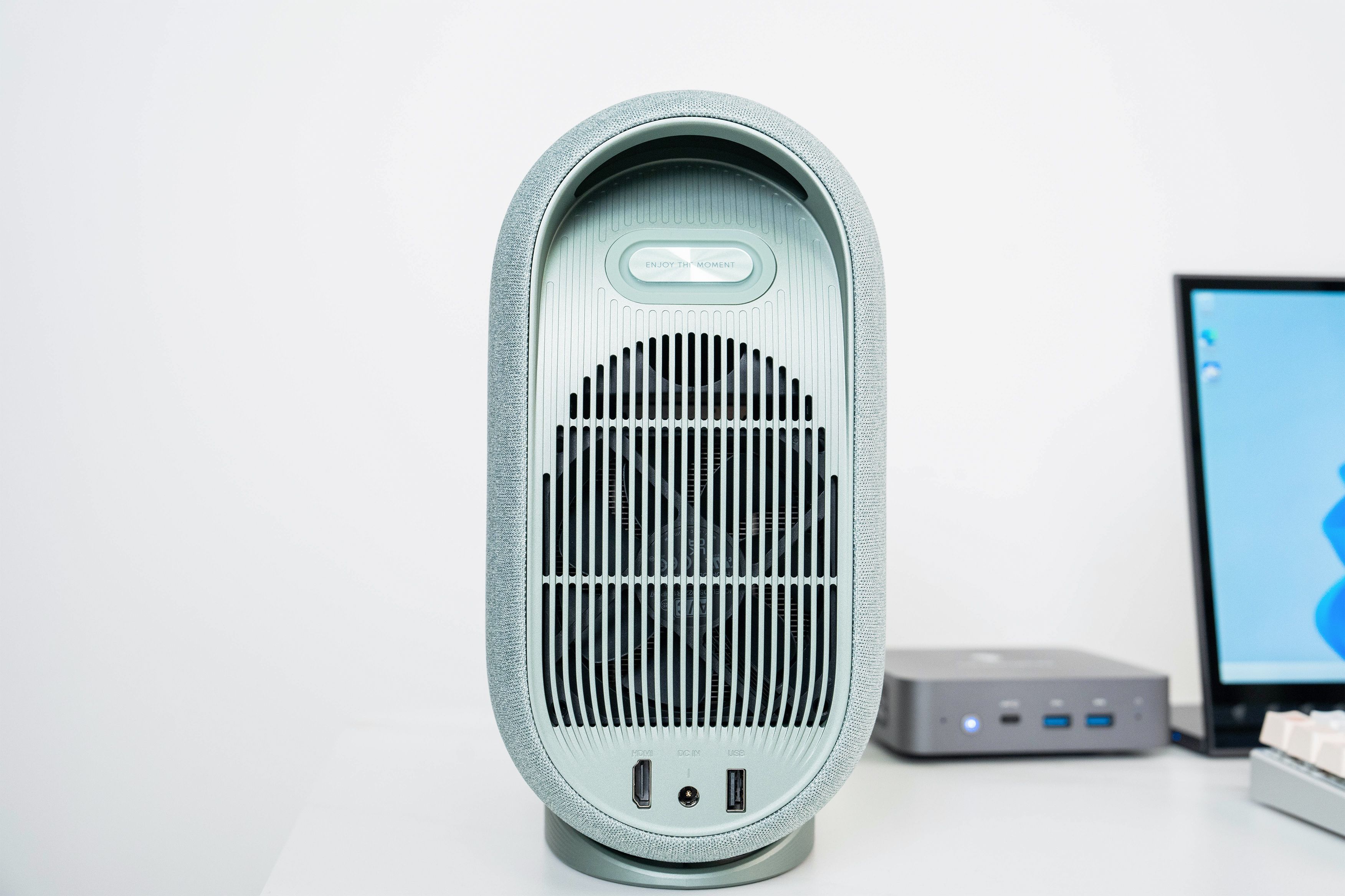 快乐星球对比极米投影仪,极米快乐星球