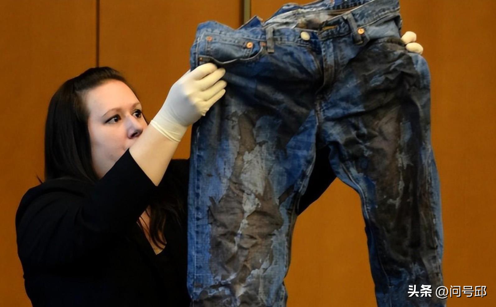 美国14岁少年在校女厕奸杀24岁女老师，凶手将尸体装进垃圾桶抛尸