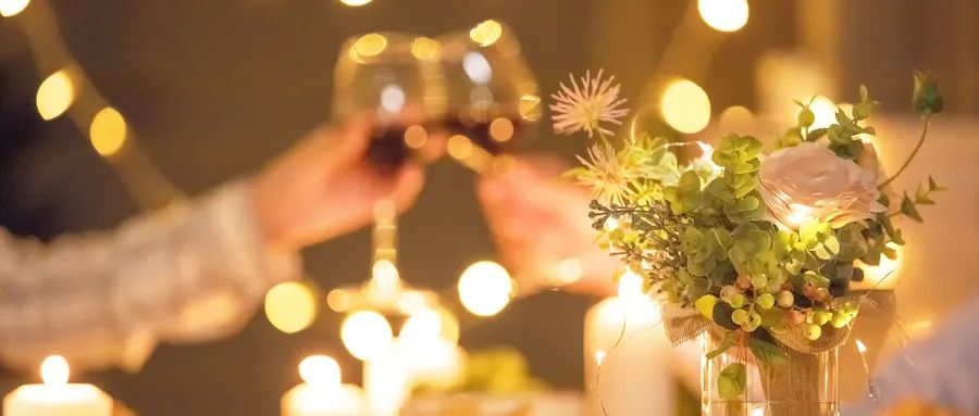 国民女神被扒“买假货”：从顶流到查无此人，虚荣心摧毁一个人