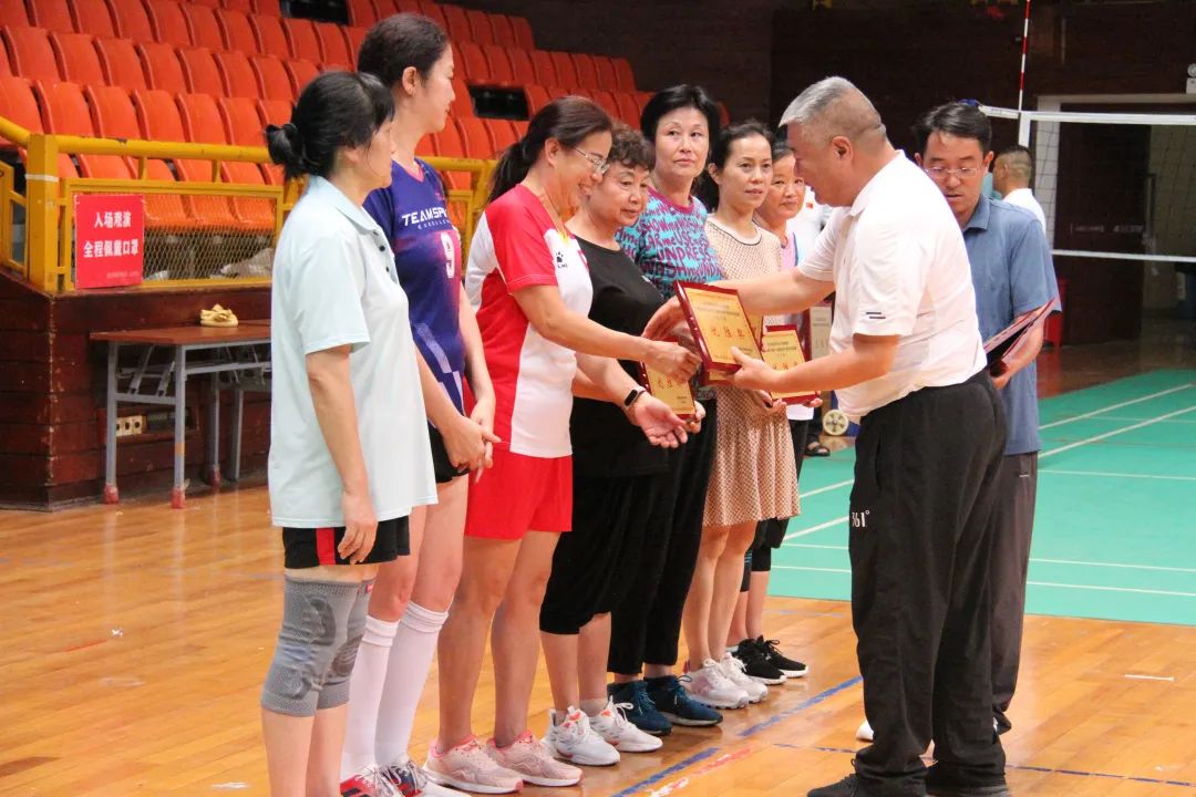 昆明老年人气排球赛精彩谢幕盘龙区男、女队引人注目