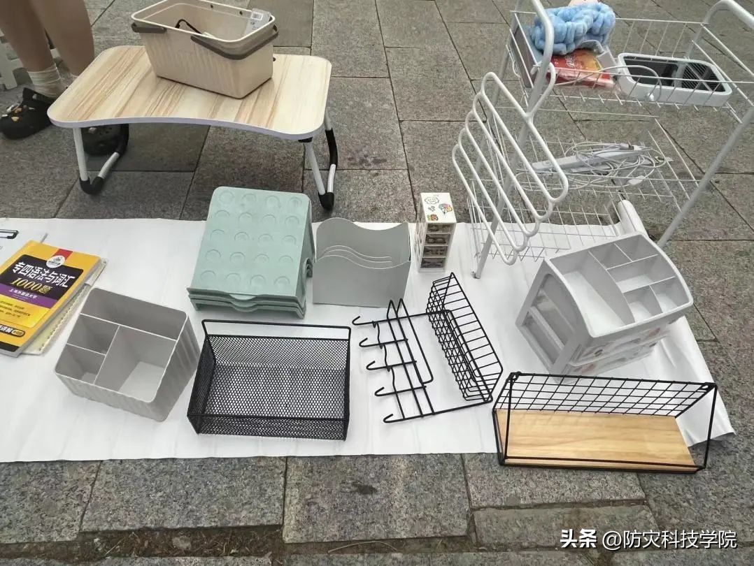 毕业季高校跳蚤市场火爆,大学毕业季活动跳蚤市场