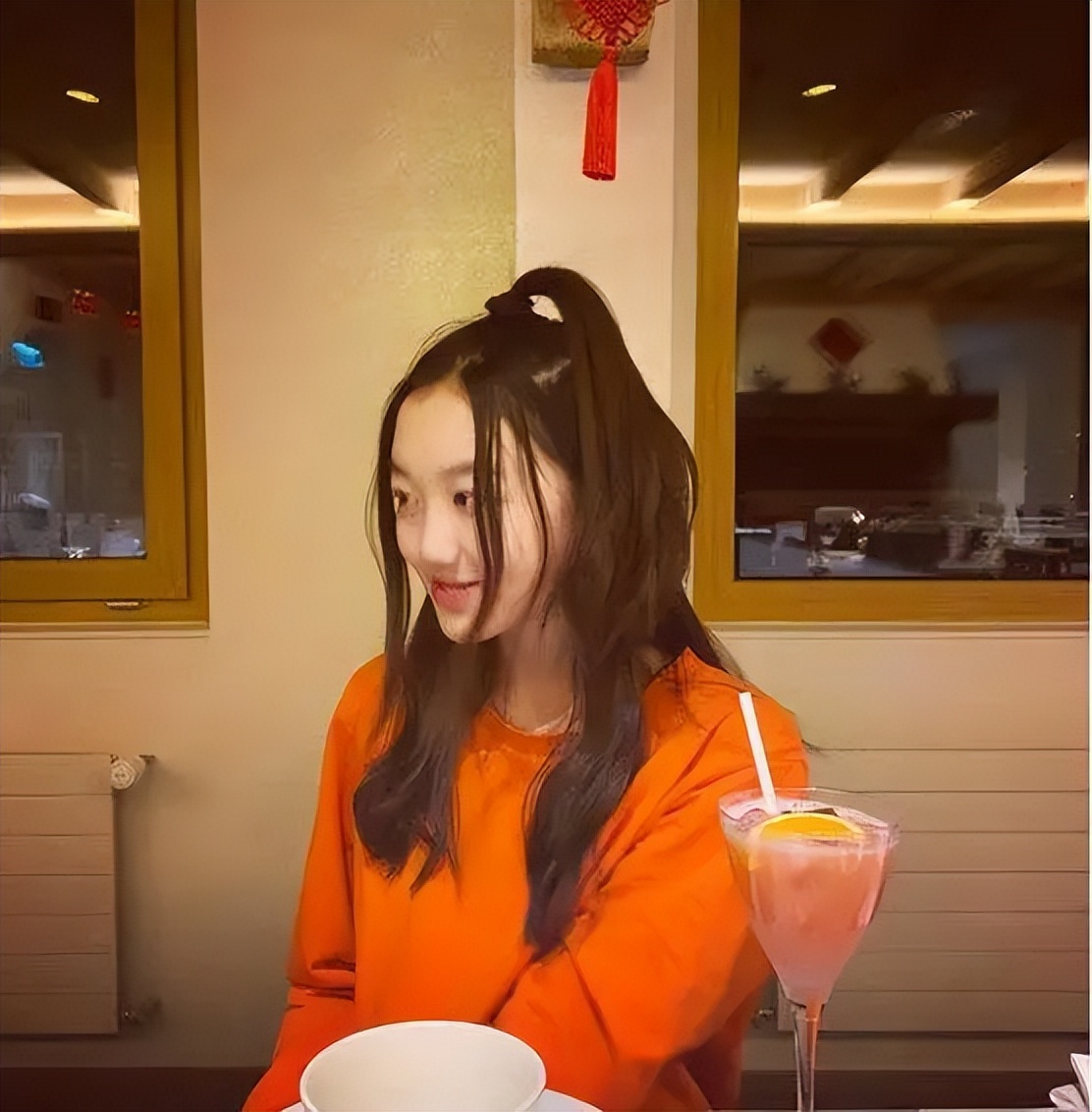 李嫣气质越来越像王菲,李嫣终于晒不遮脸的正面照