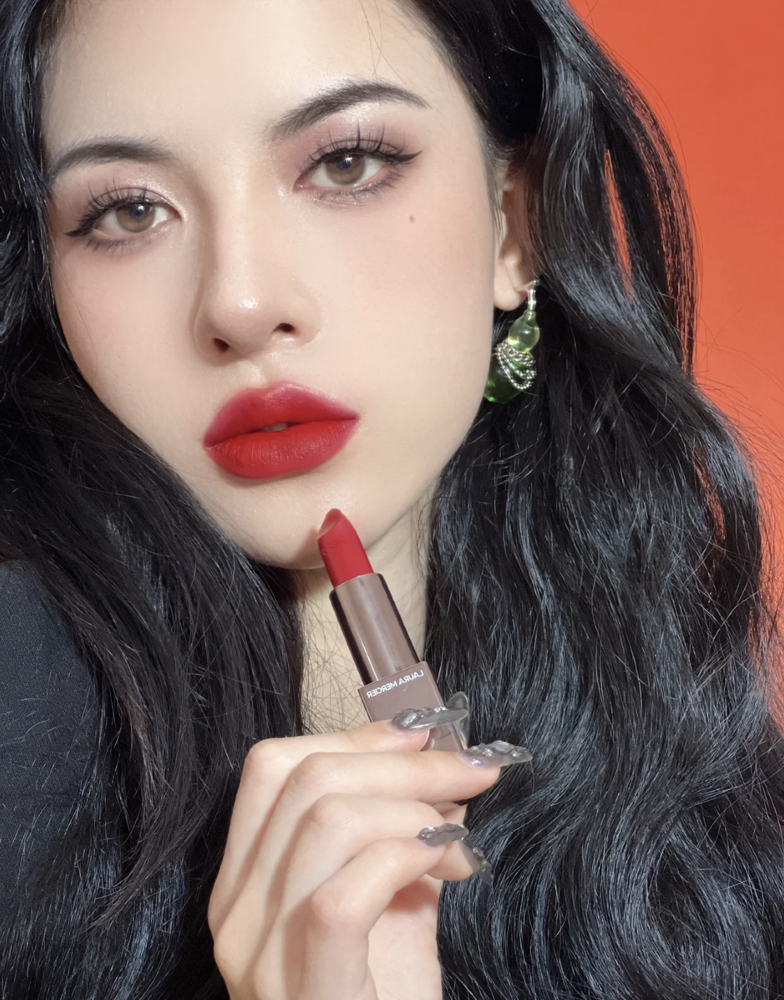 黑黄皮肤适合的滋润型口红,肤色暗黄的女生涂什么颜色的口红