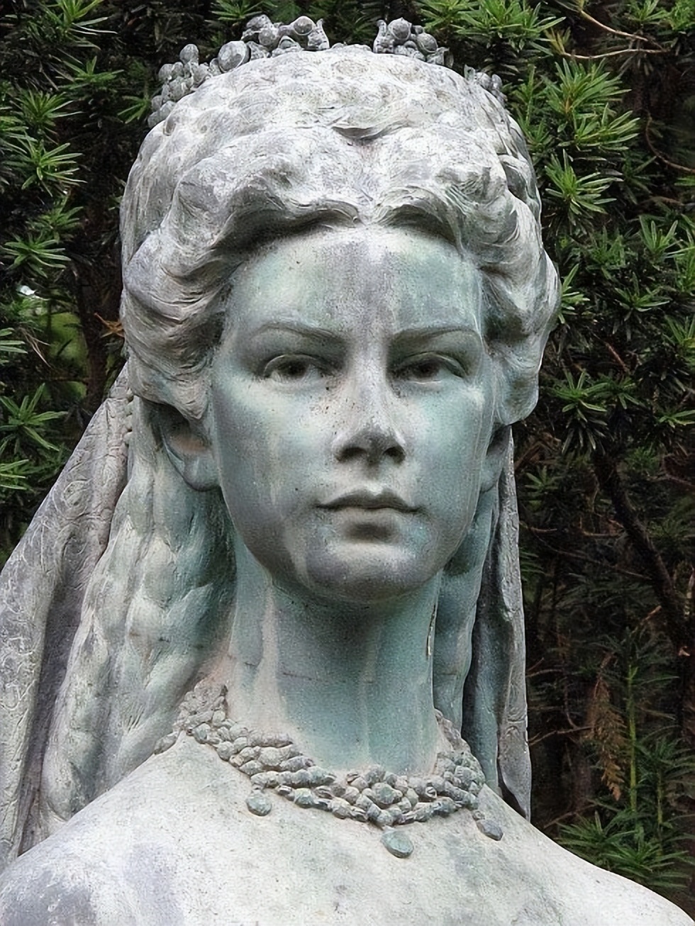 茜茜公主害死女儿,茜茜公主被母亲陷害