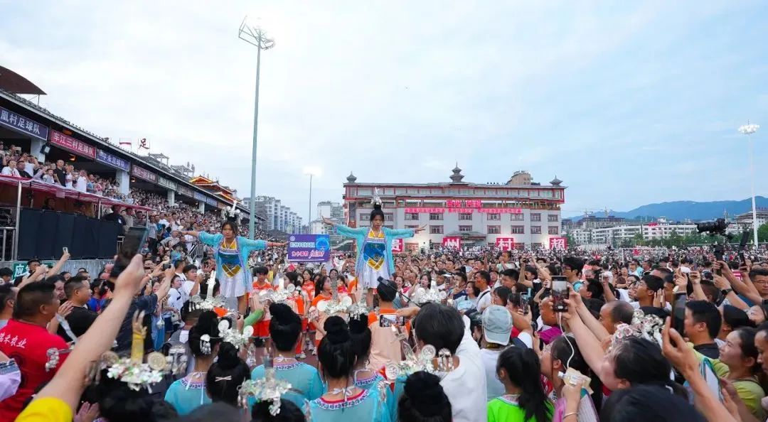 贵州村超夺冠奖励,贵州村超冠军的奖品真接地气