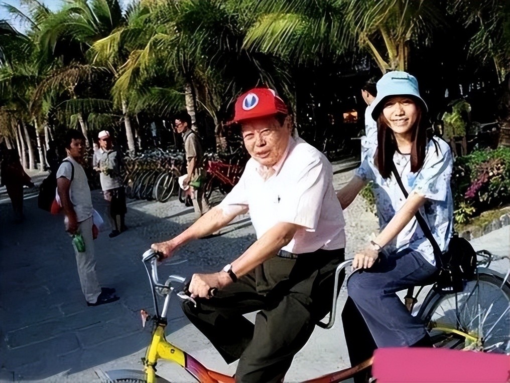 国宝级钢琴家刘诗昆现任老婆,钢琴家刘诗昆最近婚姻状况