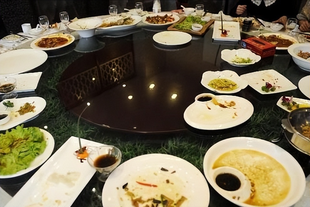 五一回老家，妻子嘱咐我空手回家什么都不买，一天下来之后我懂了