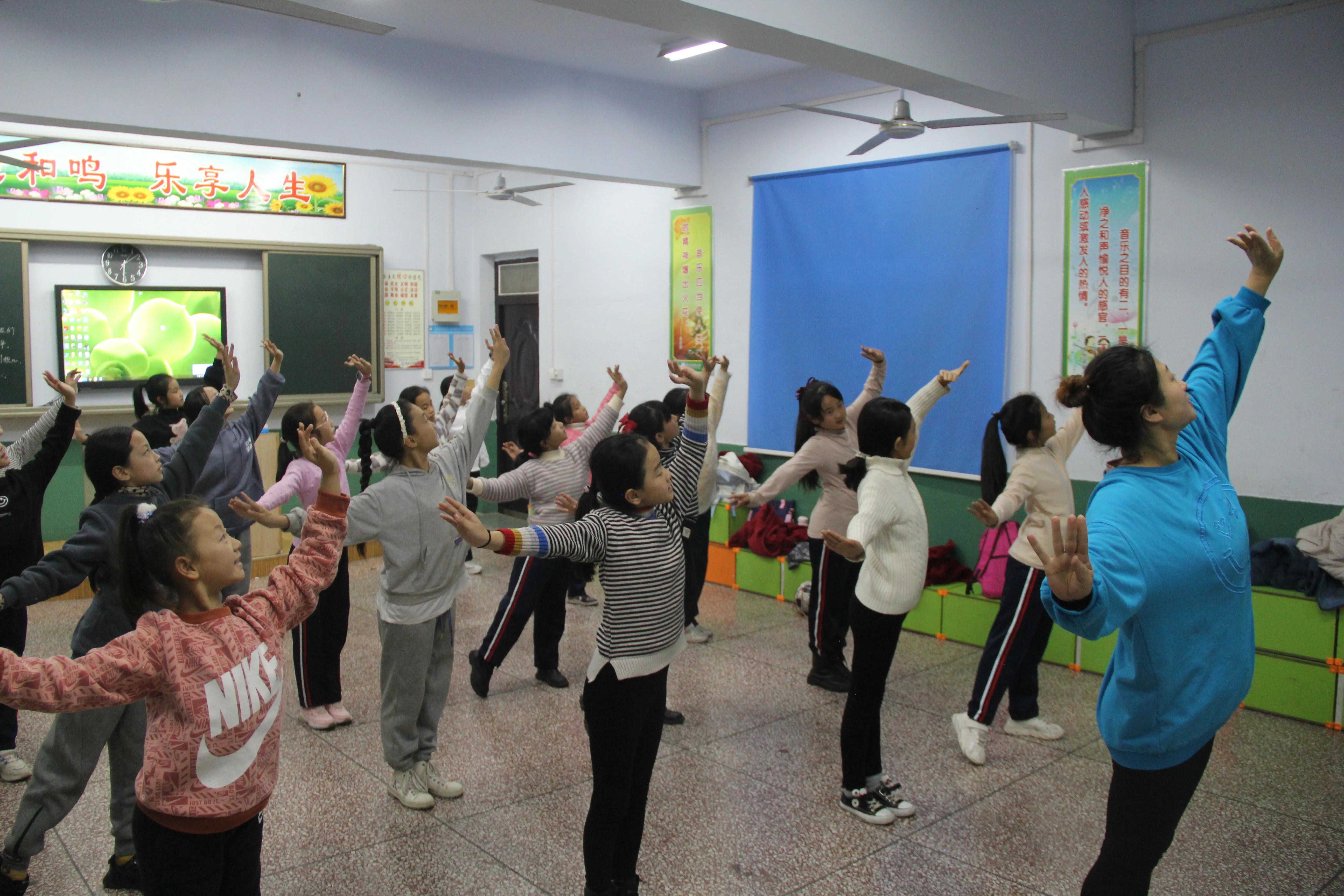 让文明之花在校园绽放板报,让文明礼仪之花开满校园班会