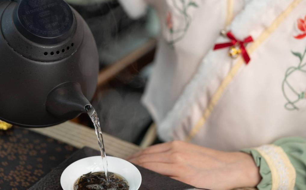 如何清洗茶具茶渍水垢,鲜柠檬如何清洗茶具