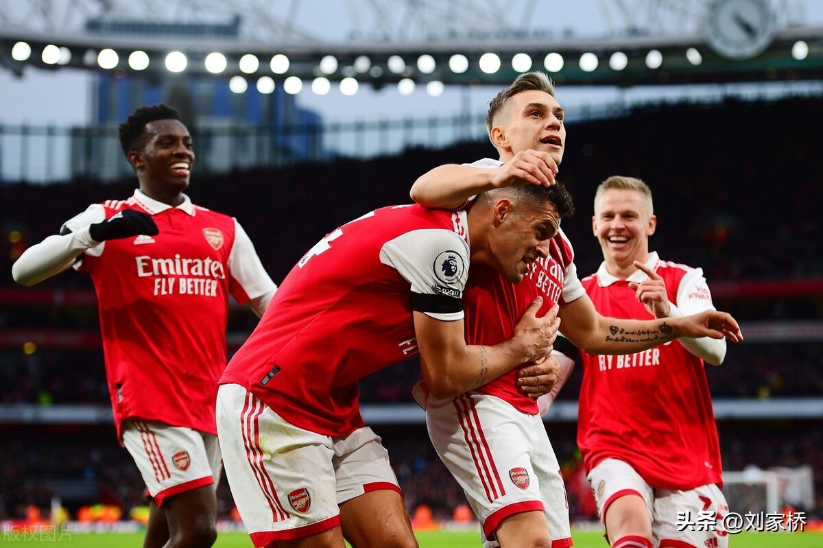 英超曼城和阿森纳谁更有希望夺冠,裁判引争议阿森纳1比2遭曼城逆转