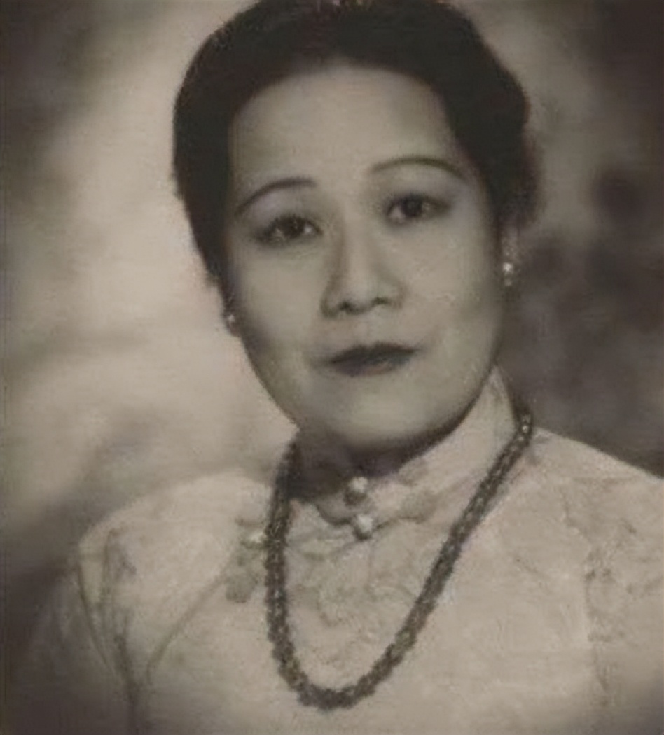 中国第一位留美女性，宋家王朝话事人，为敛财无所不用其极