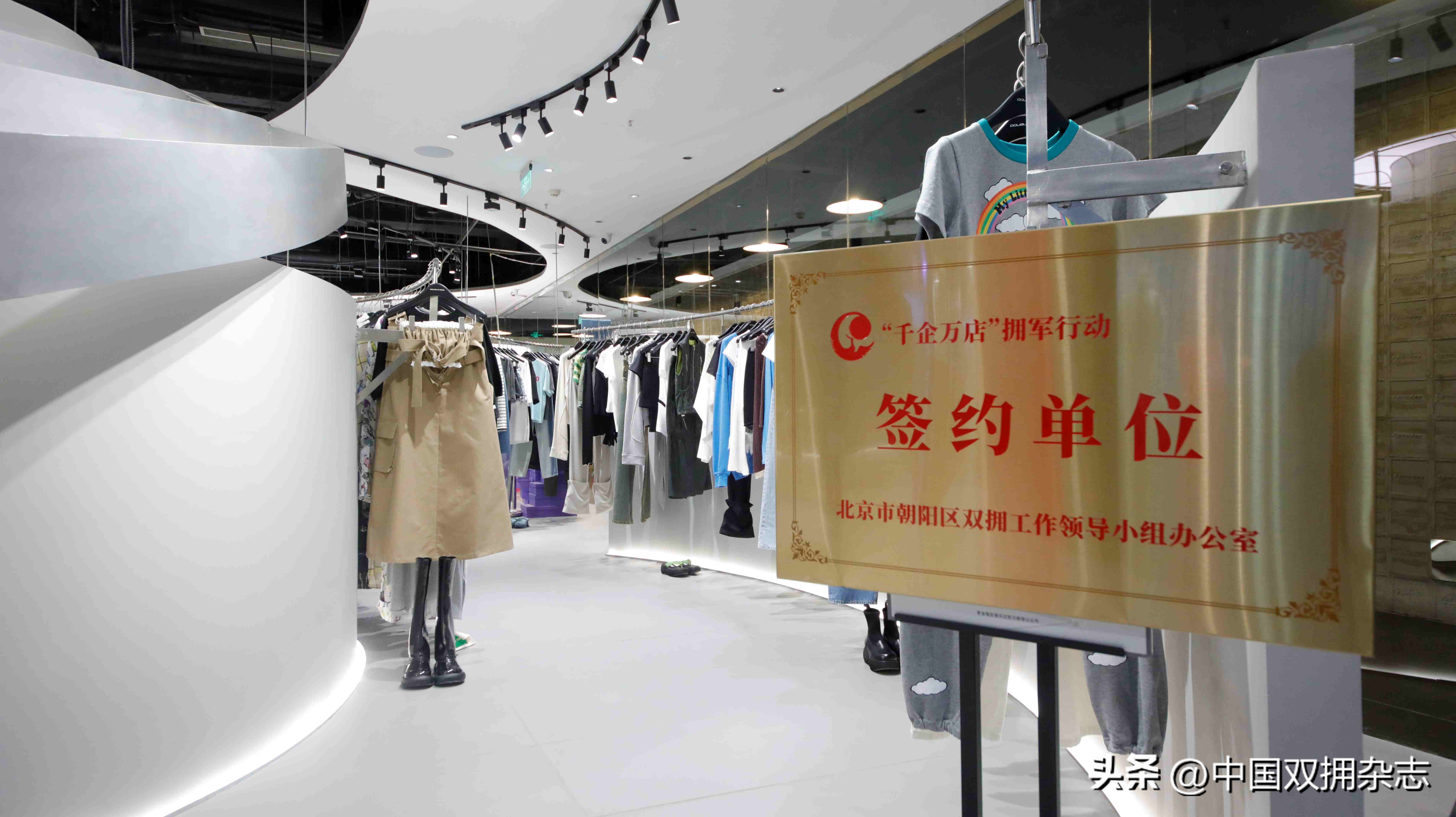 营造全社会尊崇军人的浓厚氛围,营造尊崇军人关爱退役军人氛围