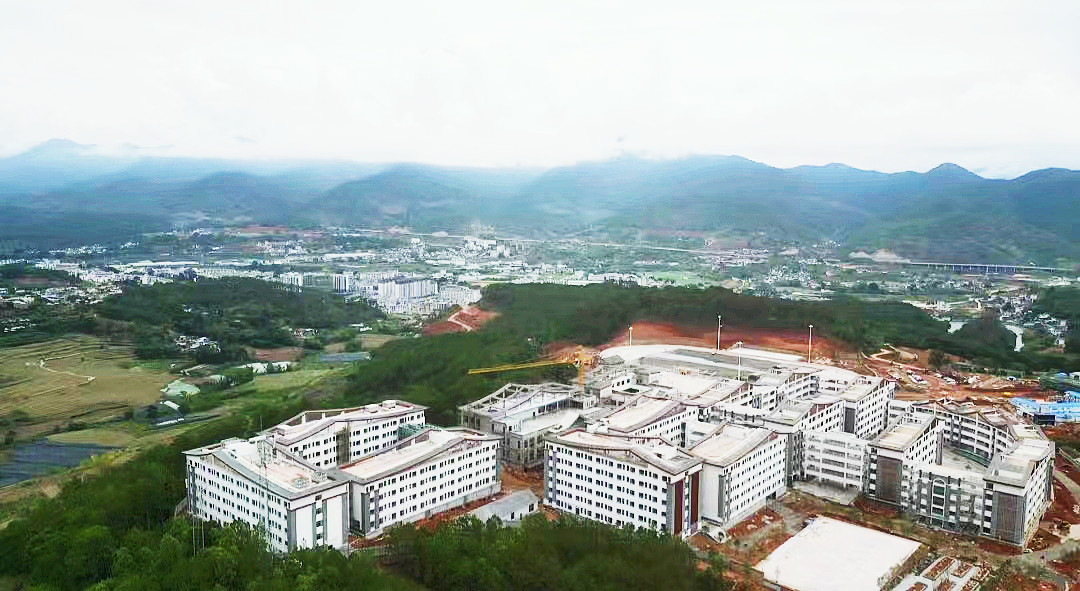 景东无量中学初中部开始建设了吗,云南省景东无量中学公立