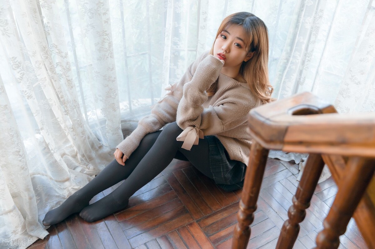 为什么男人都喜欢看黑丝，黑*袜丝**的魅力：一窥其历史与男性的喜好