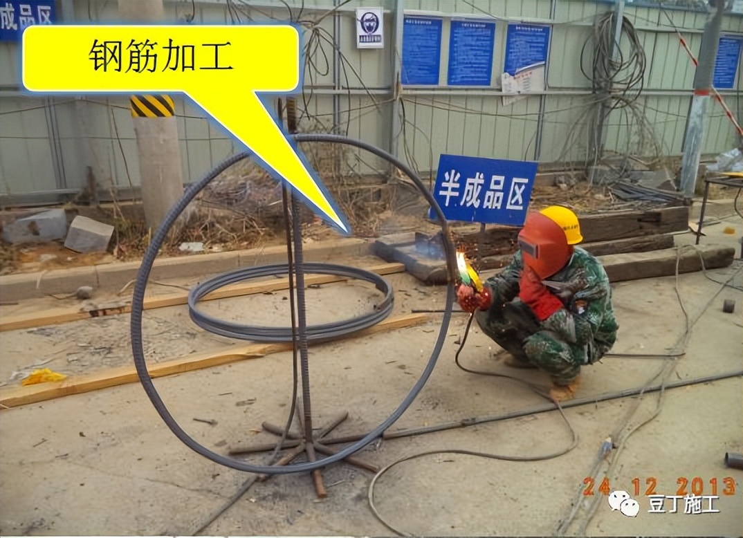 打桩过程中出现塌孔怎么处理,下钢筋笼声测管掉在桩孔里怎么办