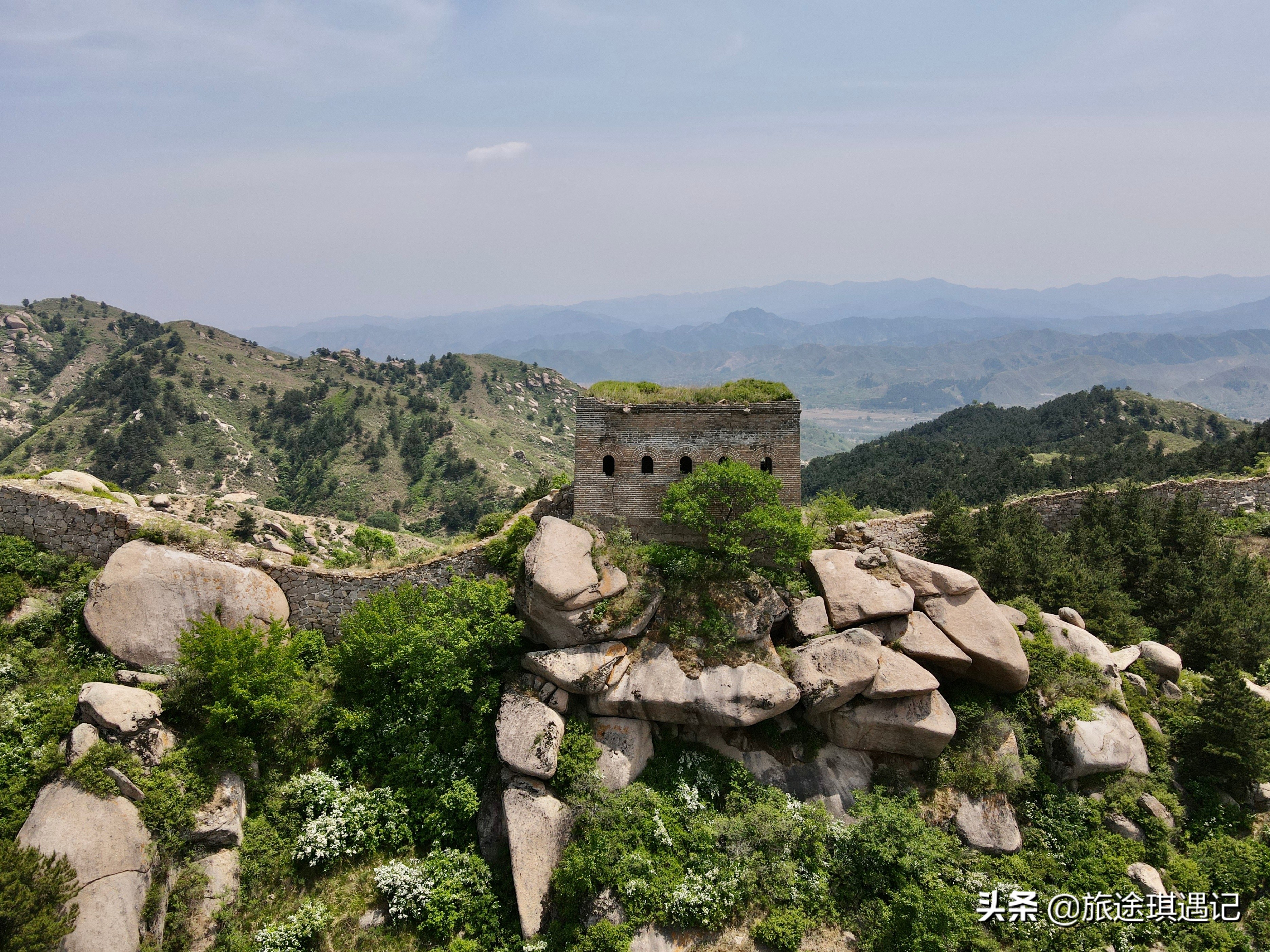 在保定也能感受边塞风情，十几个长城敌楼连成一片，让人大饱眼福