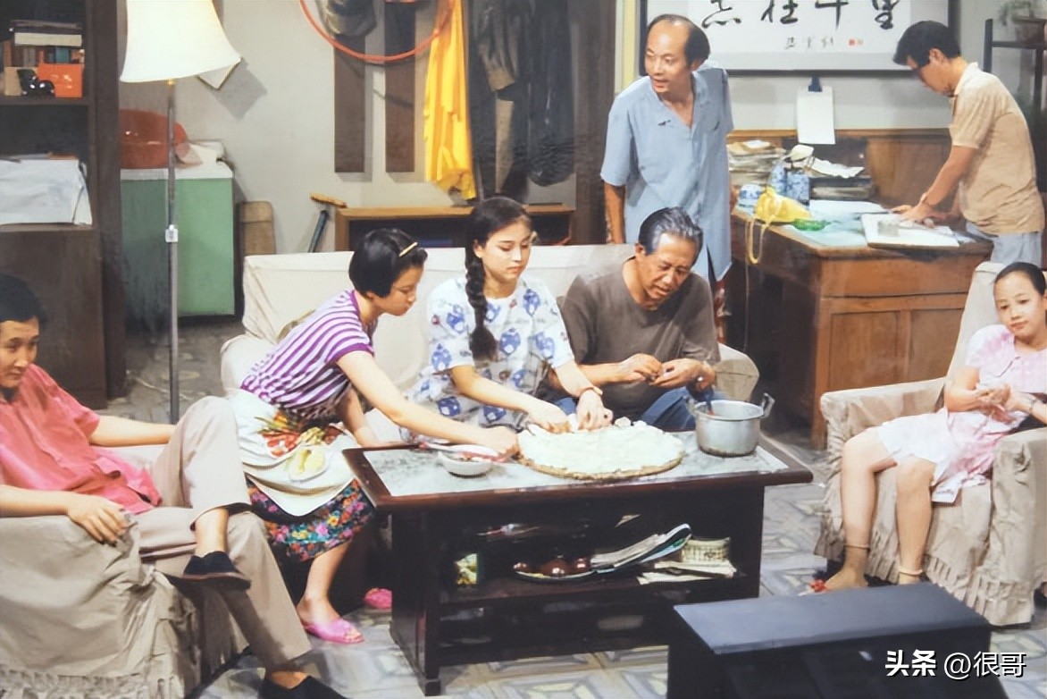 胡同赵露思侯明昊合照,胡同赵露思侯明昊路透