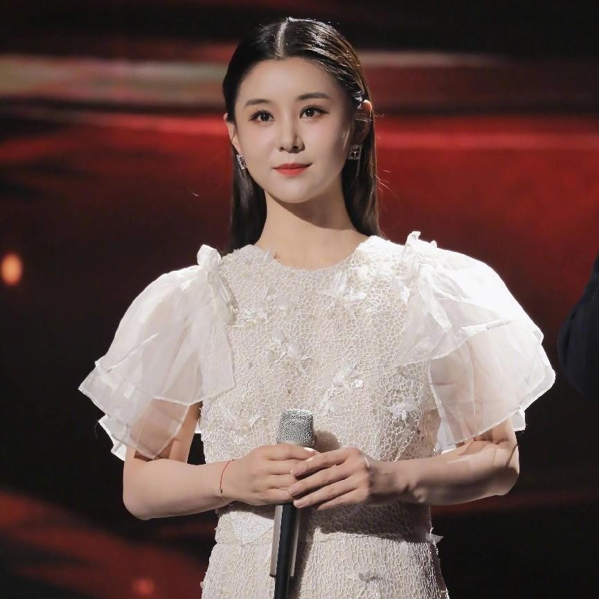 她出道17年零绯闻被称最干净女星,李小萌出道20年从不接吻戏