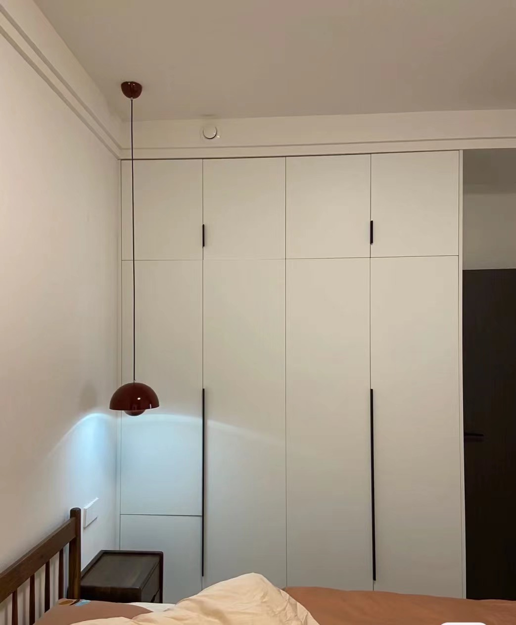 家装床头柜处理,床头柜挡衣柜门