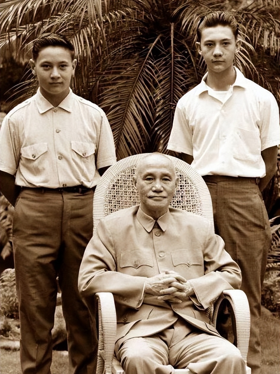 1986年华莱士问：台湾有何必要同大陆统一？*小平邓**的回答震耳欲聋