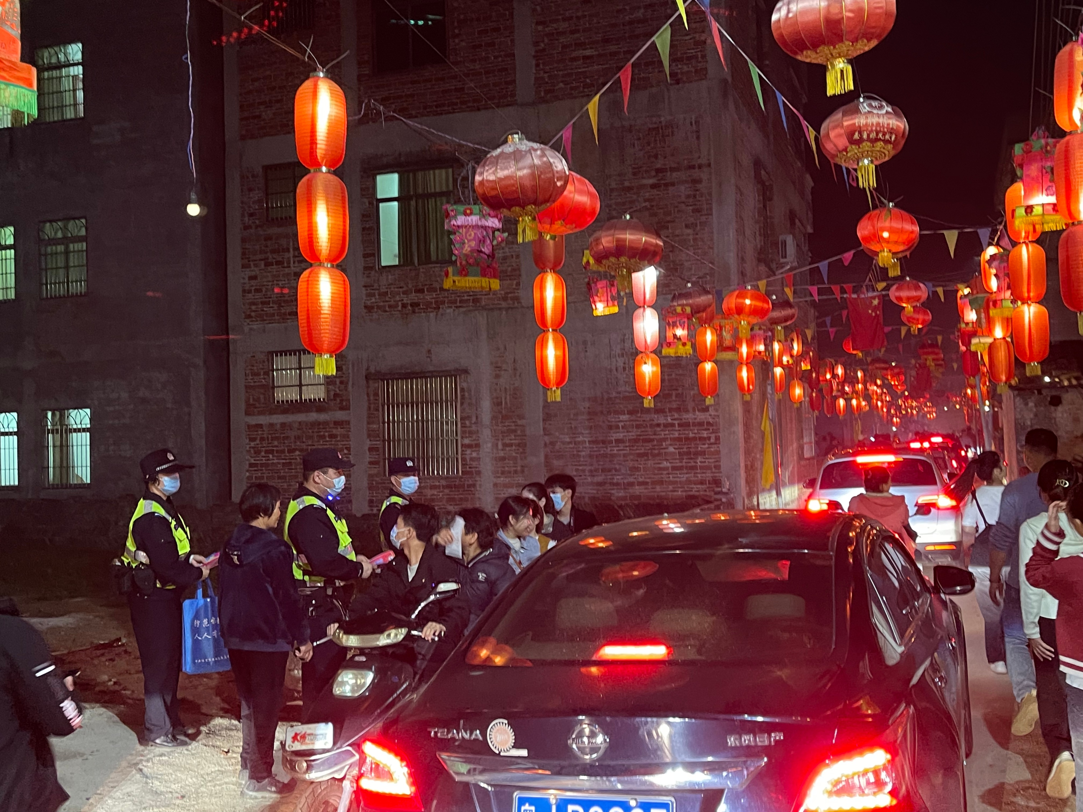 广东信宜镇隆六双花灯直播,信宜六双花灯2014年视频