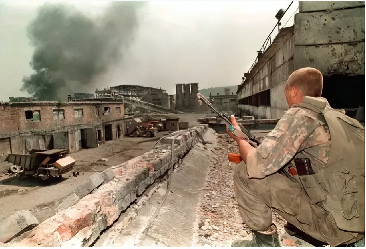 俄罗斯军队两种火焰喷射器系统,俄军重型火焰喷器登场