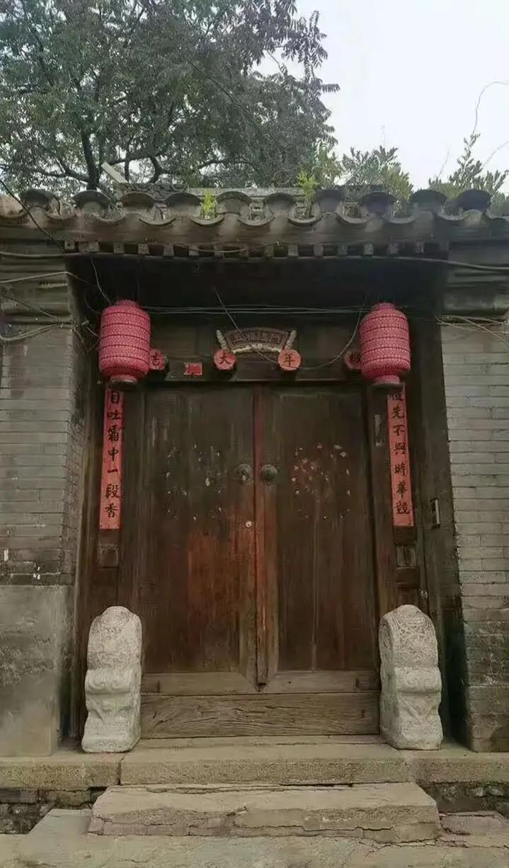 大门向内和向外开有什么讲究的吗,庭院大门开在朝南偏西好吗