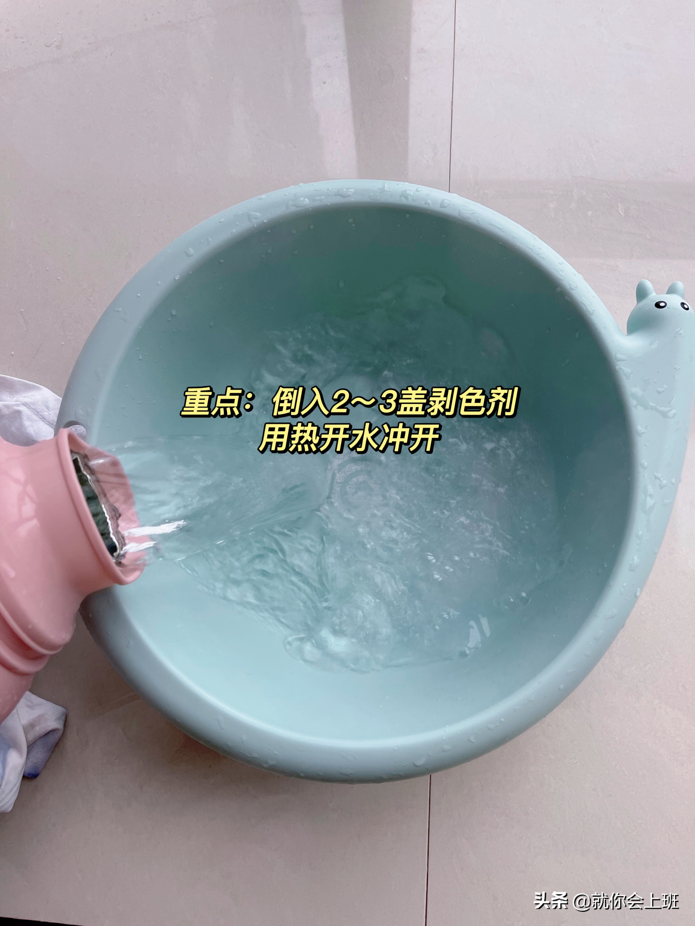 怎么拯救被染色的白衣服,白衣服染色了怎么才能洗白了