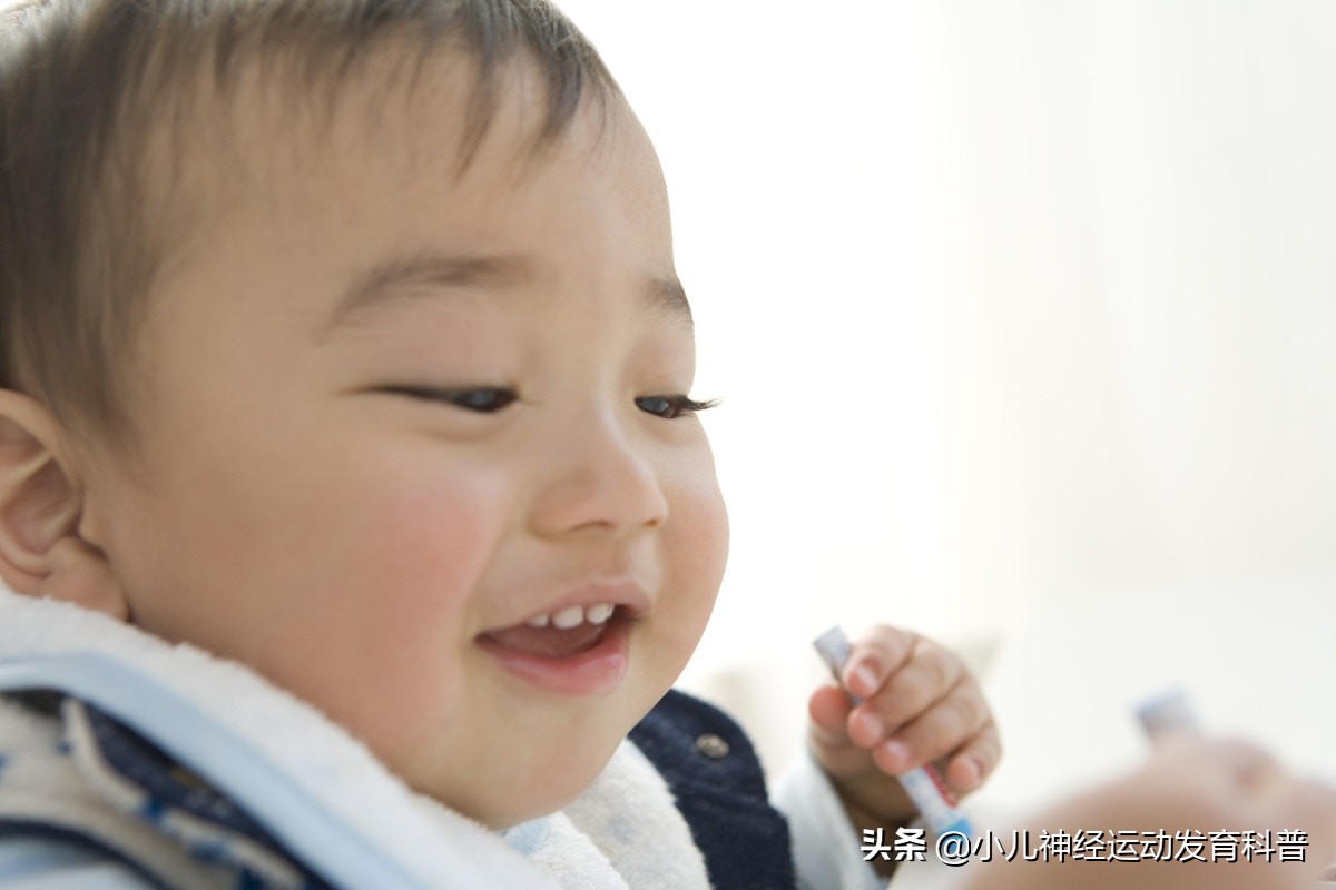 宝宝左撇子矫正方法,宝宝左撇子要不要纠正过来