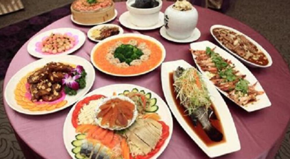 上海女子带孩子二婚，新郎苦涩表情引发猜想！她肚子里还有一个