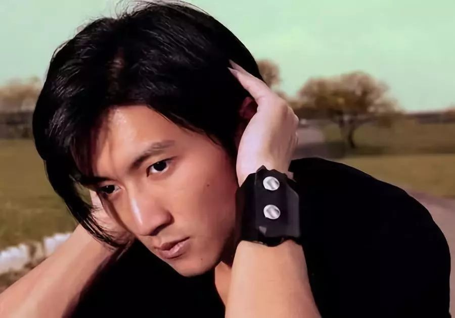 谢霆锋出道当歌手的时候,谢霆锋出道就做主角吗