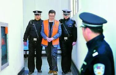 共犯的处罚根据共犯独立性,比较共犯从属理论和共犯独立理论