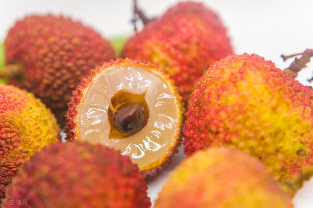 儿童吃荔枝中毒视频,八岁女童吃荔枝头晕恶心中毒