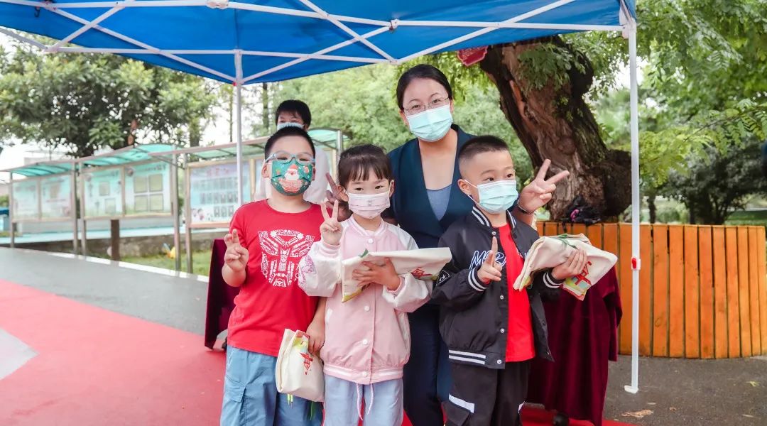 南京市江北新区六一小学：萌娃报道！这所小学的新生礼物惊喜满满