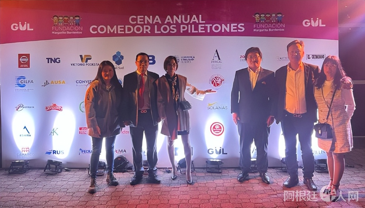 阿根廷华人社团献爱心：向当地慈善组织捐赠圣诞礼包