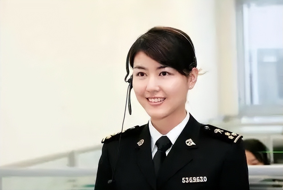 各位考官好我是一号考生英语,各位考官好我是第几号考生