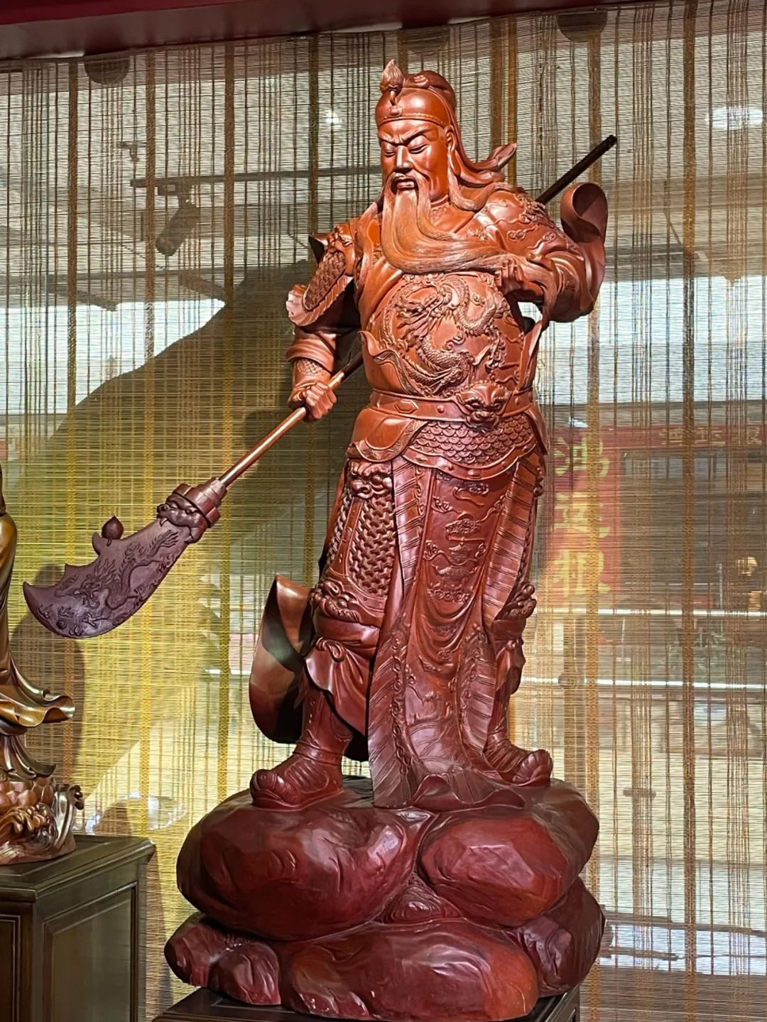 你好木雕城之大师郑君亮丨以刀代笔，使木生香