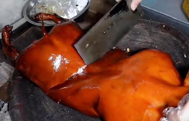 海南脆皮烧猪四十斤左右批发,在海南700元一只烤乳猪