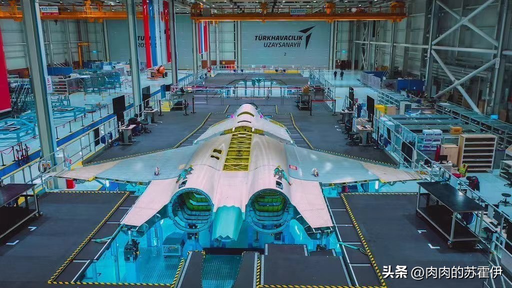 土耳其仿照歼20的无人机,歼20之后又一款五代机诞生