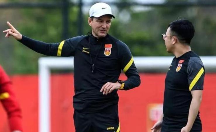 足协官宣男足集训名单,官宣中国男篮集训名单